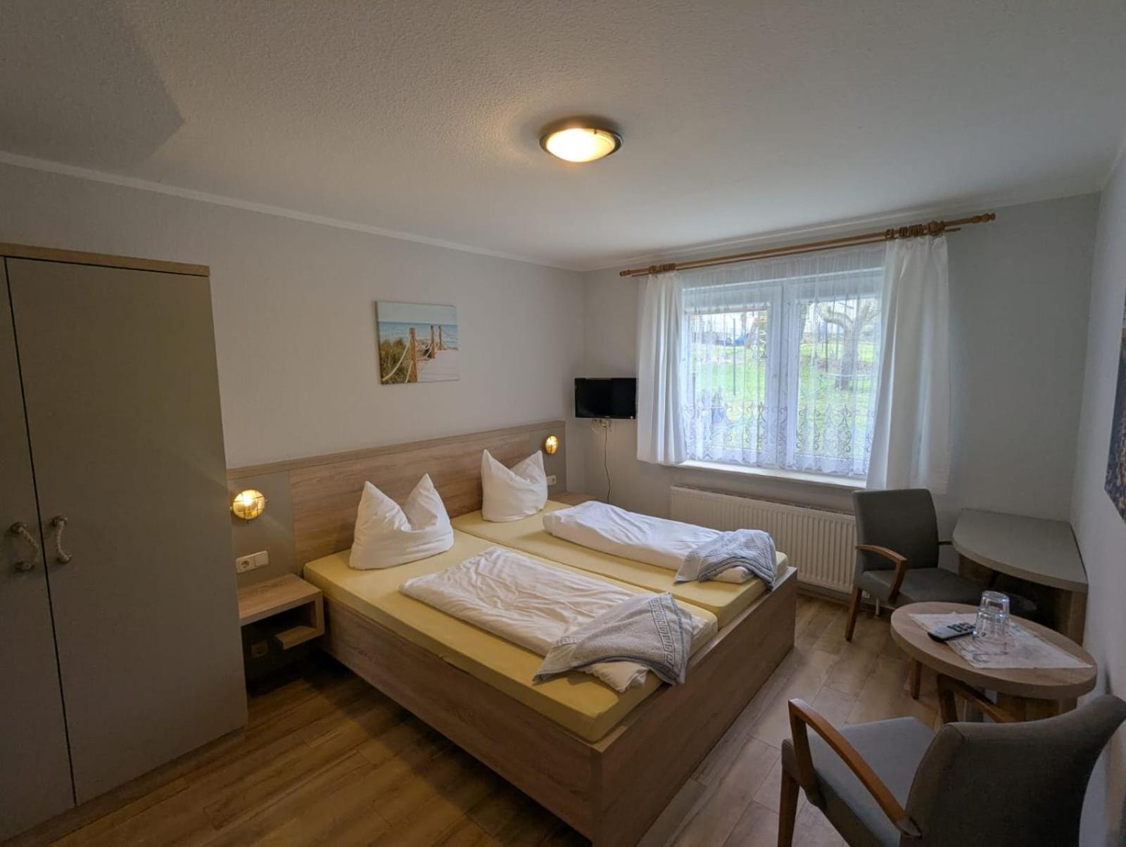 Pension & Restaurant Haus Hiddensee Kloster Exterior foto